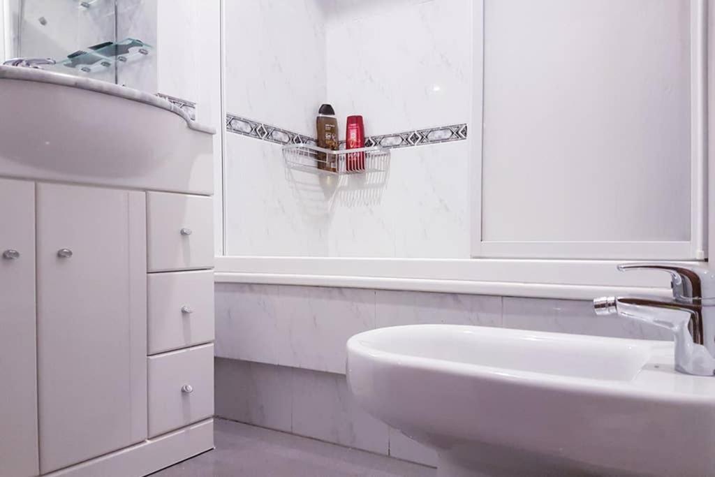 Apartamento Completo Con Parking Privado Y Wifi En San Roque Vigo Extérieur photo