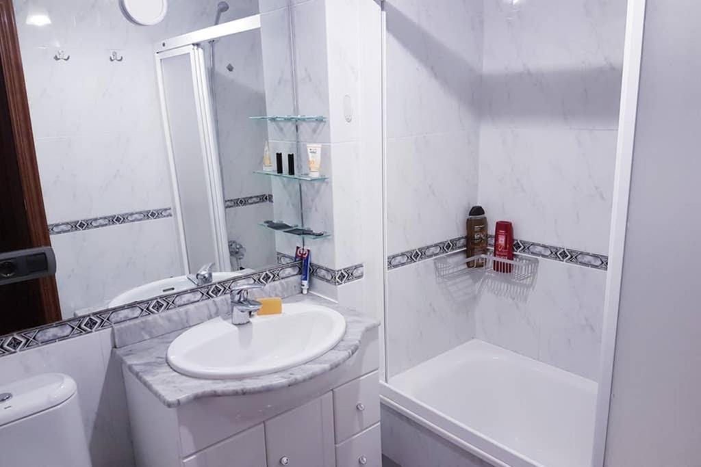 Apartamento Completo Con Parking Privado Y Wifi En San Roque Vigo Extérieur photo